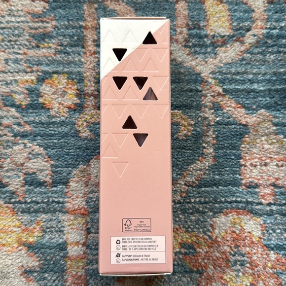 LYS BEAUTY Think Deep Pore Minimizing Detox Mask with Pomegranate + Charcoal - Picture 2 of 4